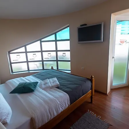 Atos Motel *